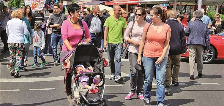 Das schöne Wetter lockte die Besucher zum verkaufsoffenen Sonntag in die autofreie Innenstadt von Rheinbach.