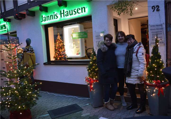 Das schönstes Haus war von Erika Hausen und wurde prämiert von der Vorsitzenden der IGO Sabine Glaser und Ortsvorsteherin Angela Linden-Berr.