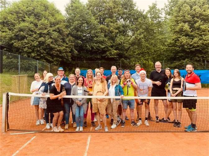 Das schrägste Outfit wurde prämiert. Quelle: TC Maischeid