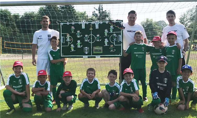 Das selbstgebastelte Mannschaftsschild der F-Junioren errang den zweiten Platz. privat