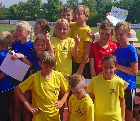Das siegreiche U10-Team mit ihren Urkunden.
