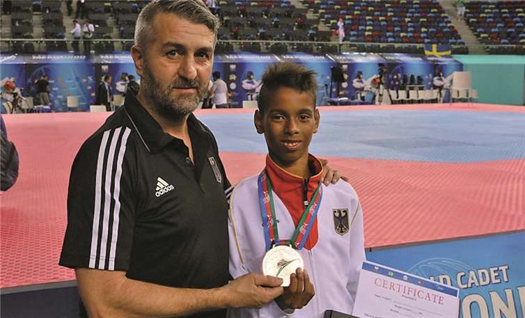 Das stolze Gespann freut sich auf die Europameisterschaft.  Privat