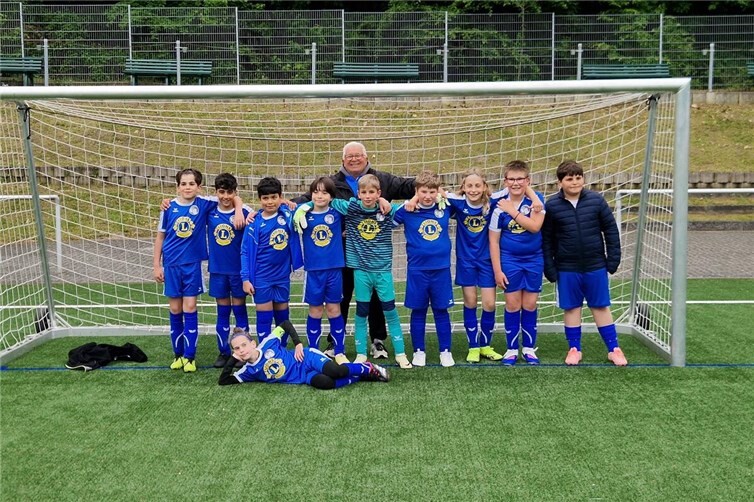 Das stolze und siegreiche Team der E1