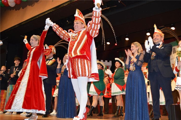 Das strahlende Prinzenpaar Prinz Daniel I. und Prinzessin Sabrina I.  Fotos: AB