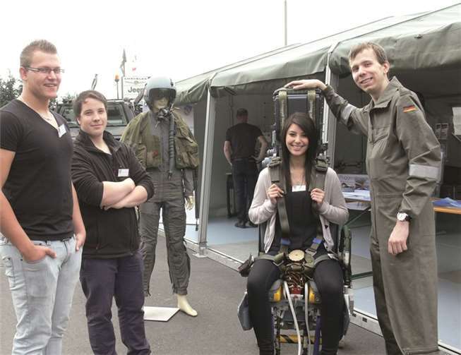 Das taktische Luftwaffengeschwader 33 aus Büchel informierte über den Dienst bei seiner Einheit. TE