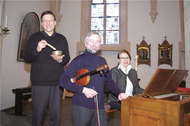 Das "tamigu-Trio" in der Besetzung Violine, Orgel und kleines Schlaginstrumentarium. privat