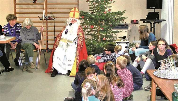 Das toll vorgetragene Krippenspiel-Musical hat St. Nikolaus sichtlich gefreut.