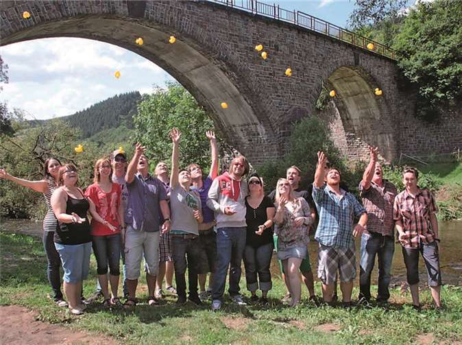 Das traditionelle Entenrennen in der Ahr sorgt für Spaß und gute Unterhaltung. Die Gewinner wurden mit tollen Geldpreisen bedacht. -SES-