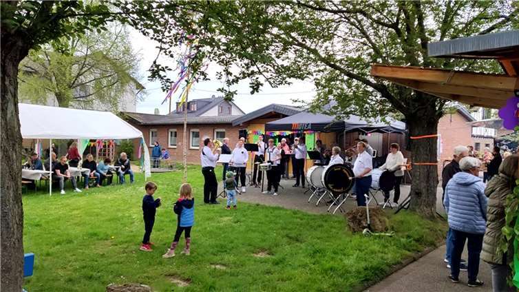 Das traditionelle Maifest des Bürgervereins Swisttal-Essig fand in diesem Jahr rund um das Josef-Bienentreu-Haus statt. Foto: privat