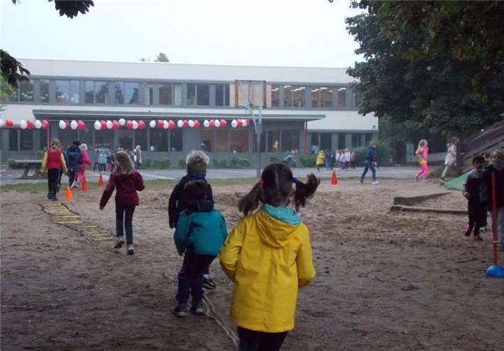 Das trübe Wetter konnte die Kinder nicht abhalten.