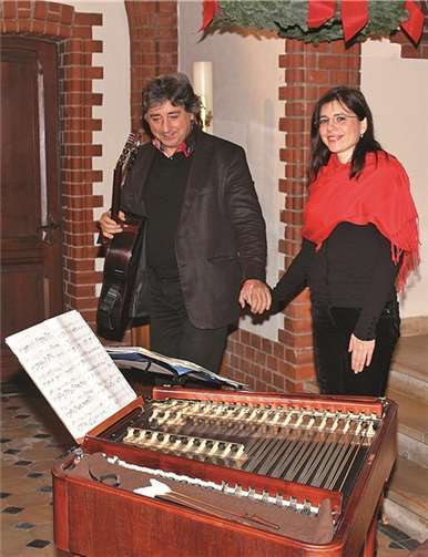 Das tschechische Musikerpaar Prof. Vladislav Blaha & Mgr. Bronislava Schorikova spielten anlässlich der Hochzeit der Geschäftsführerin des Förderverein Gitarrenkultur e.V. in der Lukaskirche Vallendar. privat