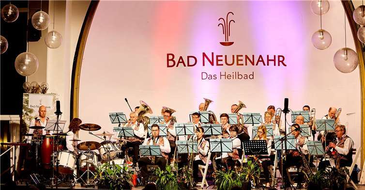 Das über die Stadtgrenze hinaus bekannte Blasorchester der Kirchdauner Dorf-Musikanten überrascht seine Zuhörer immer wieder mit einer Vielfalt von Musikrichtungen und sorgt damit für unterhaltsame Abende in der Trinkhalle Bad Neuenahr.  Marco Rothbrust