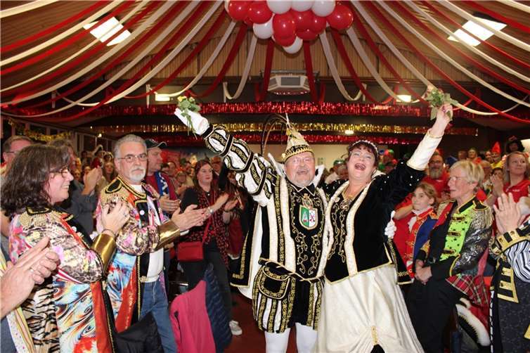 Das umjubelte Prinzenpaar Peter III. und Drea I. Fotos: DU