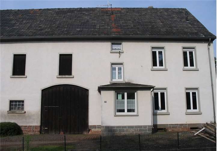 Das unsanierte Bauernhaus.Fotos: VZ RLP/ Bernhard Andre