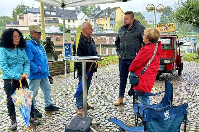 Das verregnete Wetter tat der guten und konstruktiven Atmosphäre bei „Lennart Live“ in Niederlahnstein keinen Abbruch.  Foto: Eva Dreiser / Stadtverwaltung Lahnstein