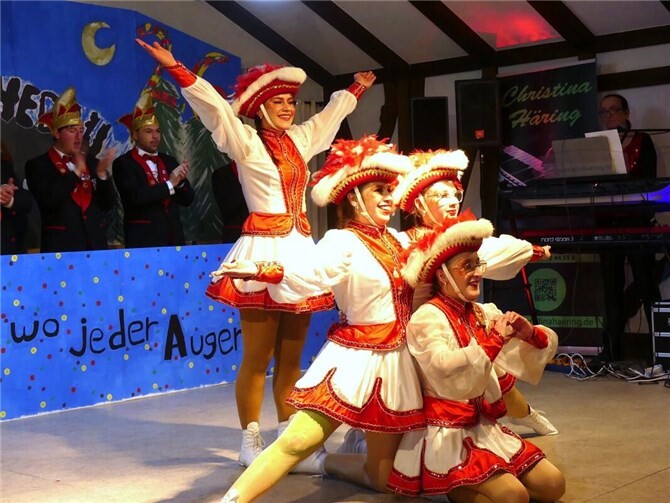 Das versierte Quartett der Großen Funken legte eine blitzsaubere Tanzdarbietung auf das Narrenparkett.