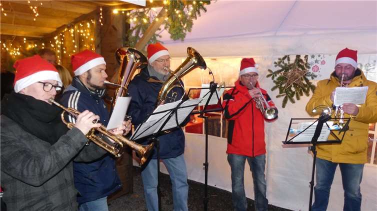 Das versierte Quintett der Blasmusik erfreutemit bekannten weihnachtlichen Weisen.