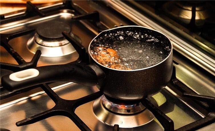 Das verunreinigte Trinkwasser muss aktuell abgekocht werden.