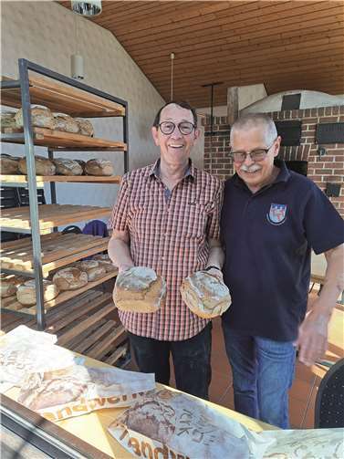 Das von Franz Daub und Peter Wölwer im Beller Backes gebackene Brot war bereits nach kurzer Zeit ausverkauft.