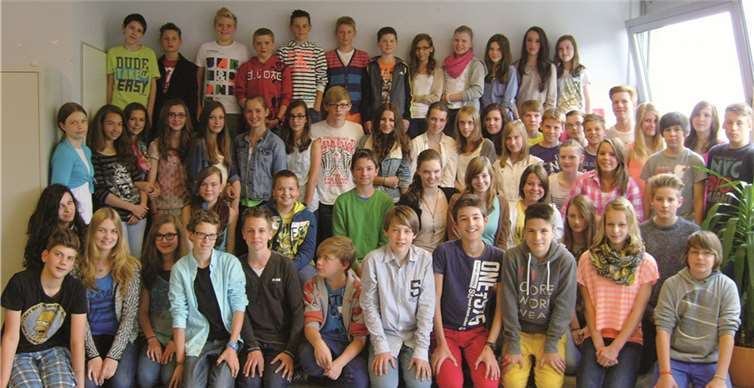 Das von den Klassen 7d und 7e des Mayener Megina-Gymnasiums durchgeführte Hilfsprojekt für die Flutopfer war ein voller Erfolg. Durch den Verkauf einer englischsprachigen Schülerzeitung und zahlreicher großzügiger Spenden konnte eine Summe in Höhe von 2504,96 Euro gesammelt werden, die ausschließlich an die Opfer der Flutkatastrophe im Osten und Süden Deutschlands gespendet wird.von der Heiden