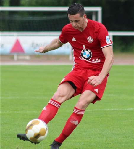 Das war die Vorentscheidung: Mit einem platzierten Freistoß erzielt Almir Porca das 2:0.