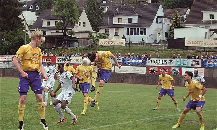 Das war ein Spiel genau nach dem Geschmack der Besucher. Mit 5:0 schickte die SpVgg Burgbrohl die Elversberger nach Hause. RÜ