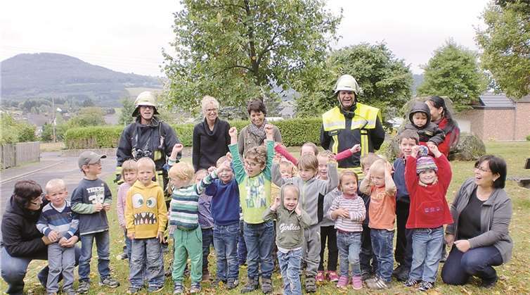 Das war spannend; erst besuchte die Feuerwehr den Kindergarten, dann die Kinder die Feuerwehr.privat
