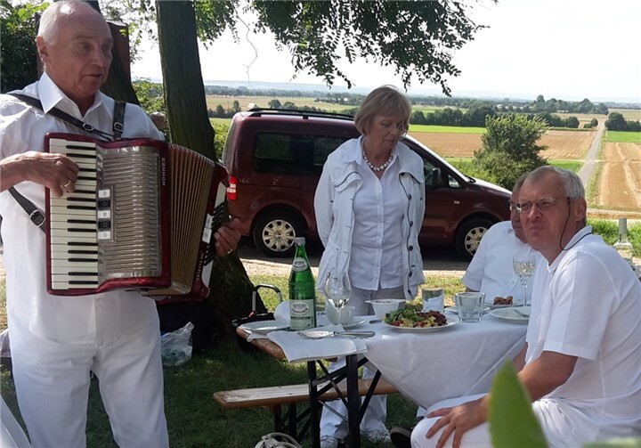 Das „white dinner“ kam bei allen gut an.privat