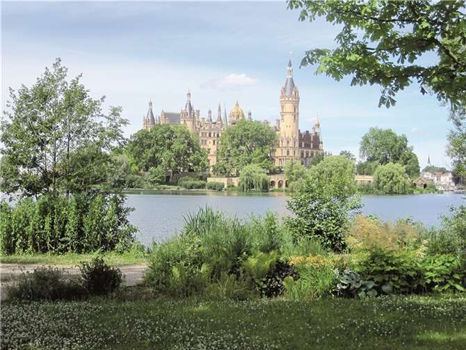 Das wunderschöne Schloss von Schwerin lädt ebenfalls zu einem Besuch ein.privat
