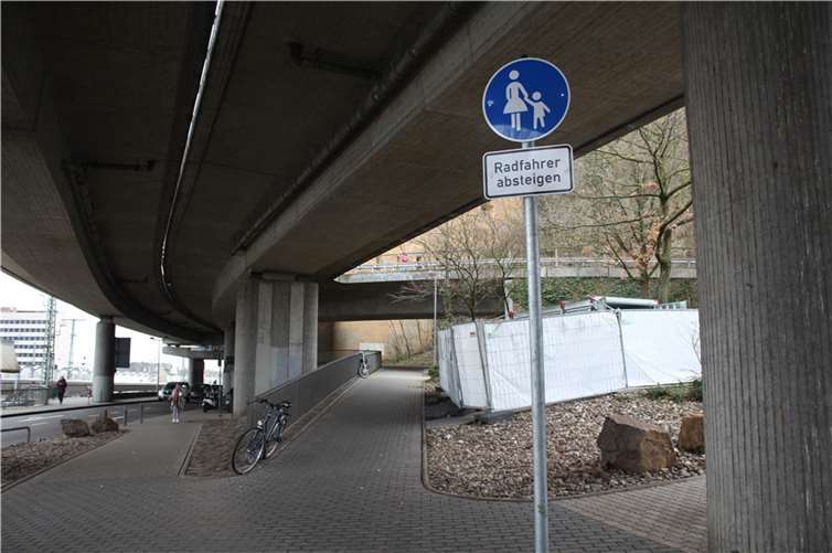 Das zu niedrige Geländer soll nachgebessert werden. Quelle: Stadt Koblenz