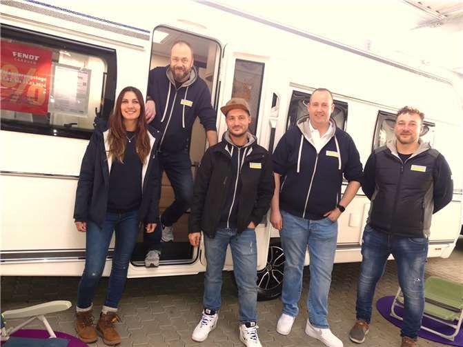 Das zuvorkommende Fachpersonal vom Team Niesmann-Caravaning stand allen Interessenten gerne mit Rat und Tat zur Seite. Fotos: TE