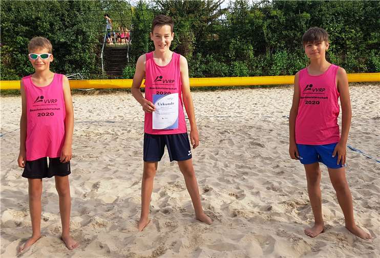 Das zweite Jungen-Team vom Beach Club Dernbach/Montabaur – Westerwald Volleys (v.l.n.r.): Finn Cieslack, Simon Trefflich und Max Ollenborger.