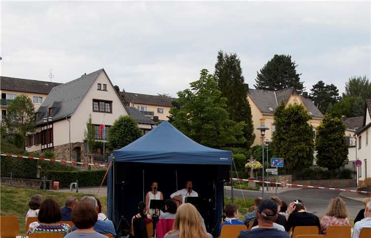 Das zweite Konzert am Kannenofen startete mit 60 Zuschauernwieder open air. Fotos: MIH