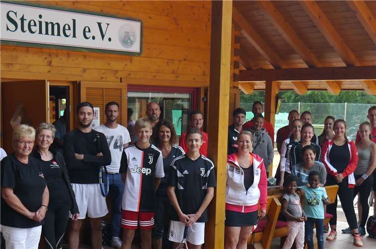 Das zweite Tennis-Juxturnier des TC Steimel fand großen Anklang.