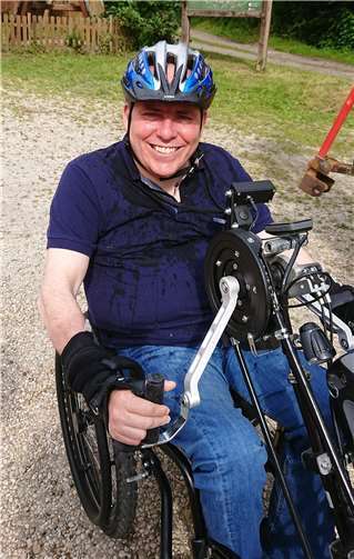 Dass Radfahren auch barrierefrei ist, demonstrierte dieser Radler.