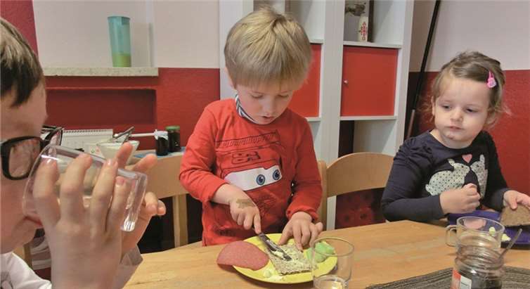 Dass auch gesundes Essen gut schmecken kann, erfuhren die Kinder der Kindertagesstätte St. Anna in der „Gesunden Woche“.privat