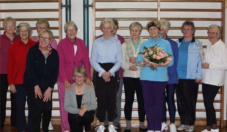 Dass der VfL Rheinbach mehr zu bieten hat als seine Fußballabteilung, machten die drei Damen deutlich, die seit vier Jahrzehnten Gymnastik im Verein betreiben. privat