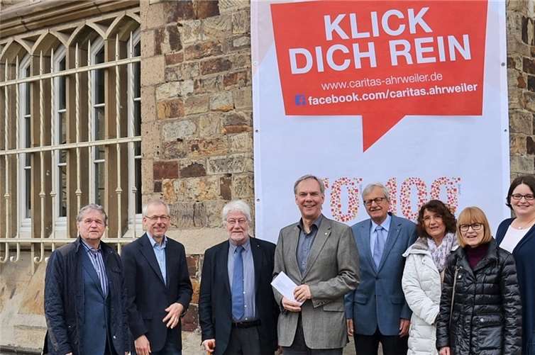Dass die „Ahrweiler Tafel“ weit mehr als die Ausgabe von Lebensmitteln ist, wurde beim Treffen in Bad Neuenahr-Ahrweiler deutlich. Auf dem Foto (v. l.): Lothar Lindner, Richard Stahl, Dr. Christoph Smolenski, Joachim Willemsen, Dr. Jens Harms, Dr. Gaby Thüs-Dörner, Ruth Therhaag und Christiane Böttcher.