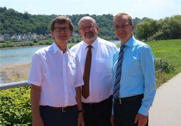 Dass eine neue Rheinbrücke ihren Kommunen mehr schade als nutze, diese Ansicht vertreten die Bürgermeister Hans-Günter Fischer (v. l.), Herbert Georgi und Andreas Geron. privat