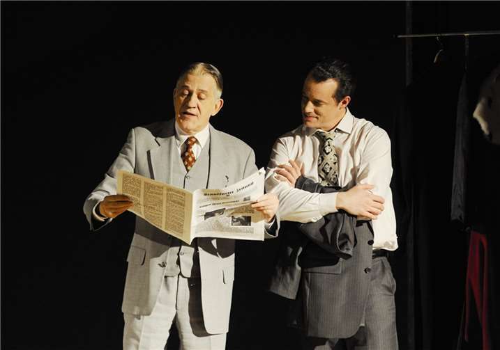 Dass hinter der Lebensgeschichte eines Komikers auch vieles steckt, was gar nicht komisch ist, bewies die Aufführung im Augustinum. FIX