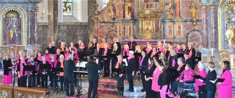 Dass sein Repertoire nicht nur aus Kirchenliedern und Taizé-Gesängen besteht, bewies der Chor „Via Nova“ der Pfarreiengemeinschaft Kruft-Nickenich Ende März bei einem begeisternden Jubiläumskonzert anlässlich seines 20-jährigen Bestehens. Foto: privat