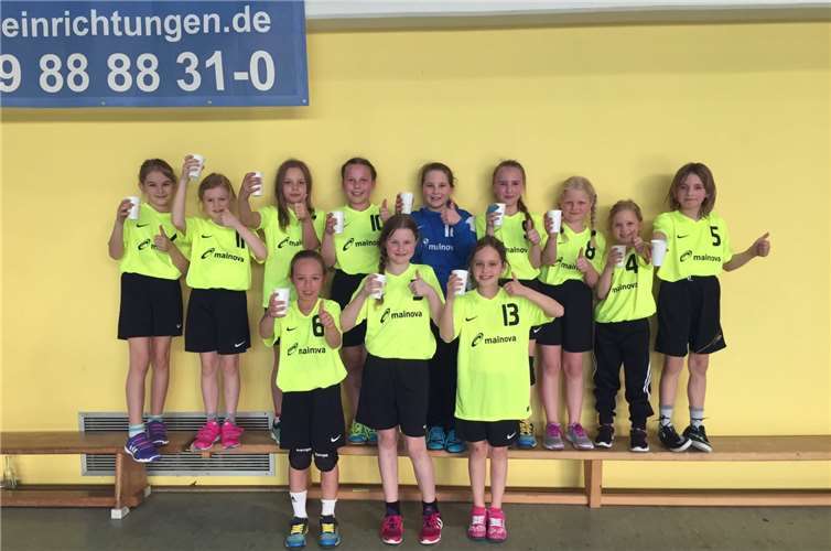 Daumen hoch, die Mädels konnten gegen Engers einen Sieg einfahren. privat