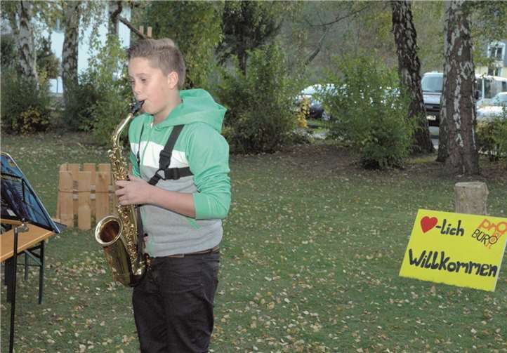 David Cramer begrüßte musikalisch die vielen anwesenden Gäste.