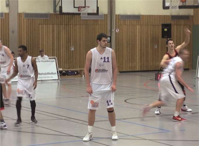 David Golembiowski hielt den Korb am Brett sauber. privat