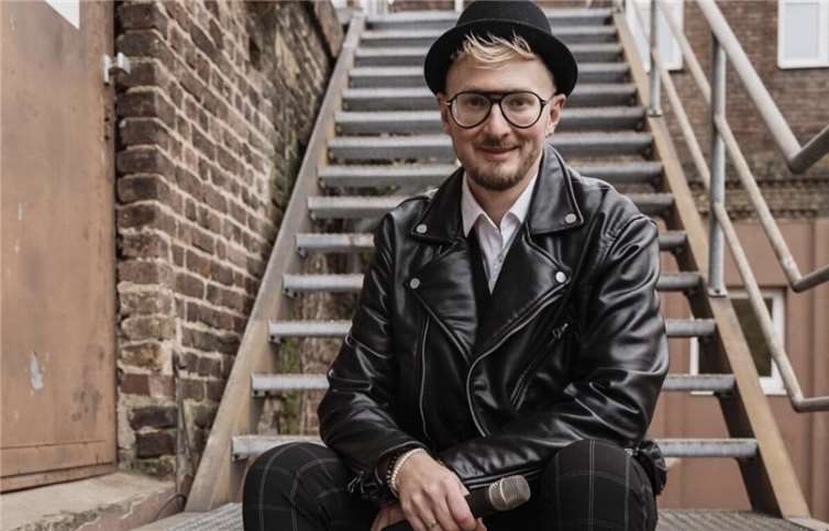David Hück aus Langenfeld hat die Musik im Blut. Nun wurde er für eine besonderen Preis nominiert.  Foto: privat
