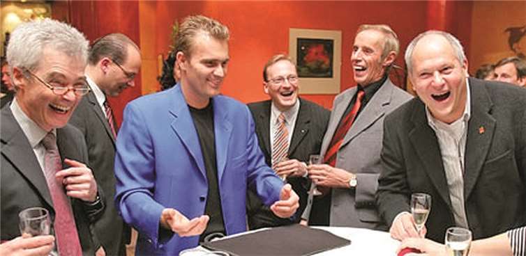 David Lavé amüsiert das Publikum. David Lavé