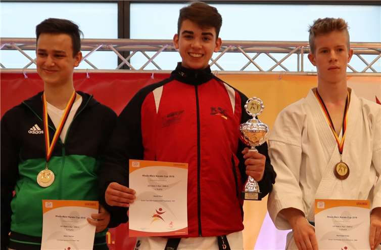 David Paul (Mitte) bei der Siegerehrung.privat