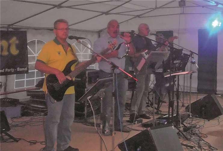 „Daylight“ war eine der vier Live-Bands, die beim Fest unterhielt.