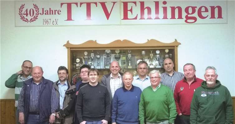 Dder neue/alte Vorstand des TTV Ehlingen oder v.l.: W. Dressen, J. Schäfer, W. Lenz, D. Lenz, M. Unger, R. Füllmann, J. Franz, T. Koglin, H. Füllmann, J. Füllmann, H. Stricker, P. Schade. privat