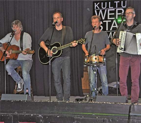 „De Familich“ in der „Kulturwerkstatt“. Da fühlten sich alle wie zu Hause in Kölle, die Band aus der Dom- und die Besucher aus der Rheinstadt.AB